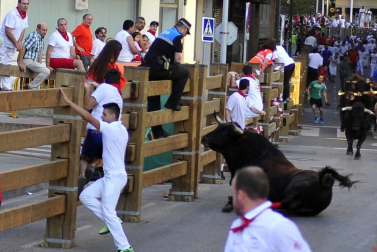 Fotos del encierro, pasacalles, homenaje al tudelano adoptivo, feria de alimentos artesanos y concurso de recortadores del sexto día de las fiestas de Tudela 2018, 29 de julio