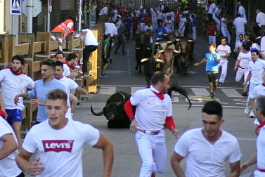 Fotos del encierro, pasacalles, homenaje al tudelano adoptivo, feria de alimentos artesanos y concurso de recortadores del sexto día de las fiestas de Tudela 2018, 29 de julio