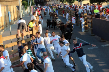 Fotos del encierro, pasacalles, homenaje al tudelano adoptivo, feria de alimentos artesanos y concurso de recortadores del sexto día de las fiestas de Tudela 2018, 29 de julio