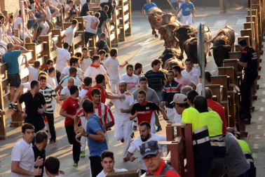 Fotos del encierro, pasacalles, homenaje al tudelano adoptivo, feria de alimentos artesanos y concurso de recortadores del sexto día de las fiestas de Tudela 2018, 29 de julio