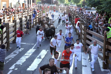 Fotos del encierro, pasacalles, homenaje al tudelano adoptivo, feria de alimentos artesanos y concurso de recortadores del sexto día de las fiestas de Tudela 2018, 29 de julio