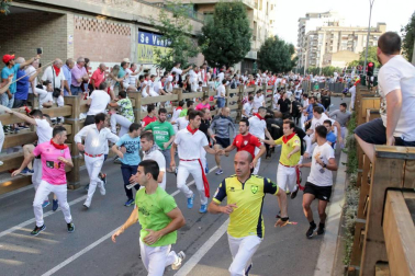 Fotos del encierro, pasacalles, homenaje al tudelano adoptivo, feria de alimentos artesanos y concurso de recortadores del sexto día de las fiestas de Tudela 2018, 29 de julio