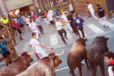 Fotos del encierro, despedida de gigantes, paellada popular y encierro infantil del último día de las fiestas de Tudela 2018, 29 de julio.