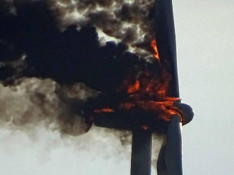 El fuego del molino provocó este domingo un incendio forestal con varios focos