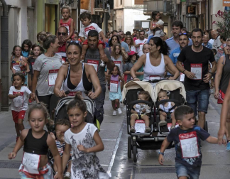 Cerca de 900 participantes se lanzaron a correr en la tradicional prueba organizada por Diario de Navarra, previa a las fiestas de la localidad.