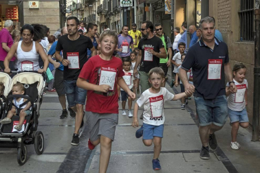 Cerca de 900 participantes se lanzaron a correr en la tradicional prueba organizada por Diario de Navarra, previa a las fiestas de la localidad.