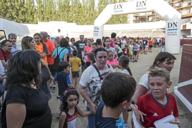 Cerca de 900 participantes se lanzaron a correr en la tradicional prueba organizada por Diario de Navarra, previa a las fiestas de la localidad.