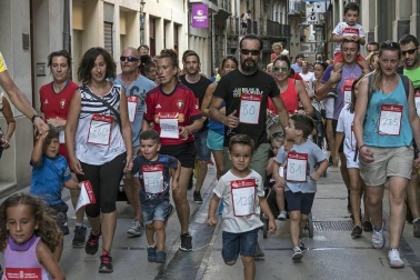 Cerca de 900 participantes se lanzaron a correr en la tradicional prueba organizada por Diario de Navarra, previa a las fiestas de la localidad.