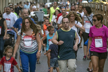 Cerca de 900 participantes se lanzaron a correr en la tradicional prueba organizada por Diario de Navarra, previa a las fiestas de la localidad.
