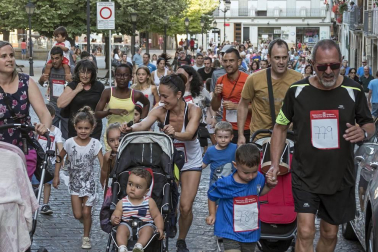 Cerca de 900 participantes se lanzaron a correr en la tradicional prueba organizada por Diario de Navarra, previa a las fiestas de la localidad.