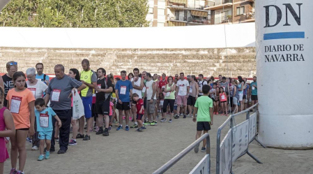 Cerca de 900 participantes se lanzaron a correr en la tradicional prueba organizada por Diario de Navarra, previa a las fiestas de la localidad.