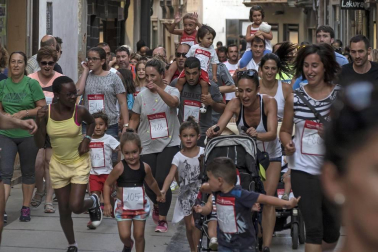 Cerca de 900 participantes se lanzaron a correr en la tradicional prueba organizada por Diario de Navarra, previa a las fiestas de la localidad.