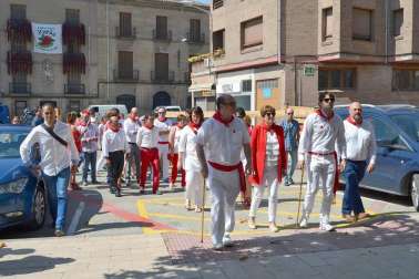 Almuerzo de jubilados, encierros y desfile en el Día Grande de las Fiestas de Lodosa