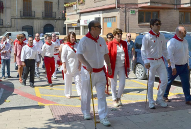 Almuerzo de jubilados, encierros y desfile en el Día Grande de las Fiestas de Lodosa