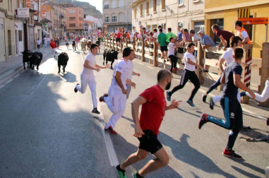 Almuerzo de jubilados, encierros y desfile en el Día Grande de las Fiestas de Lodosa