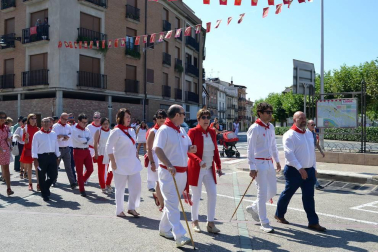 Almuerzo de jubilados, encierros y desfile en el Día Grande de las Fiestas de Lodosa