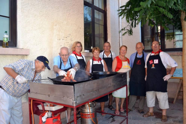 Almuerzo de jubilados, encierros y desfile en el Día Grande de las Fiestas de Lodosa