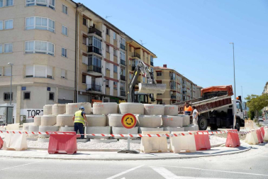 Las personas con trabajo a pie de calle son las que más sufren las altas temperaturas. En Pamplona, finalmente no se cumplieron los pronósticos y los termómetros no pasaron de los 35 grados