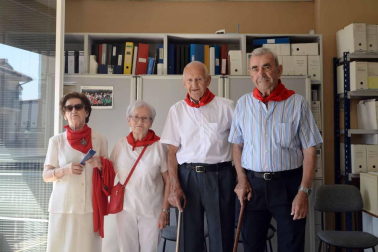 José Aristegui, María Isabel Amatriain, Miguel Ramírez y María Sagrario Vidaurreta lanzaron el cohete de Beriáin en nombre de los mayores de la localidad. Las fiestas durarán hasta el domingo