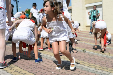 José Aristegui, María Isabel Amatriain, Miguel Ramírez y María Sagrario Vidaurreta lanzaron el cohete de Beriáin en nombre de los mayores de la localidad. Las fiestas durarán hasta el domingo