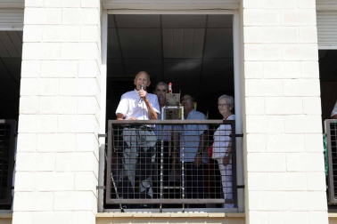 José Aristegui, María Isabel Amatriain, Miguel Ramírez y María Sagrario Vidaurreta lanzaron el cohete de Beriáin en nombre de los mayores de la localidad. Las fiestas durarán hasta el domingo
