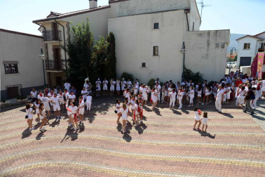 José Aristegui, María Isabel Amatriain, Miguel Ramírez y María Sagrario Vidaurreta lanzaron el cohete de Beriáin en nombre de los mayores de la localidad. Las fiestas durarán hasta el domingo