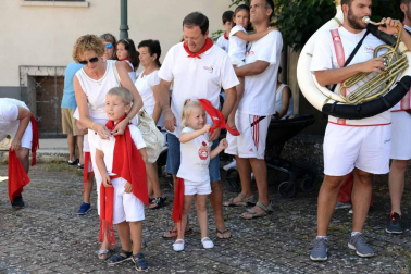 José Aristegui, María Isabel Amatriain, Miguel Ramírez y María Sagrario Vidaurreta lanzaron el cohete de Beriáin en nombre de los mayores de la localidad. Las fiestas durarán hasta el domingo