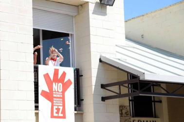 José Aristegui, María Isabel Amatriain, Miguel Ramírez y María Sagrario Vidaurreta lanzaron el cohete de Beriáin en nombre de los mayores de la localidad. Las fiestas durarán hasta el domingo