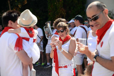 José Aristegui, María Isabel Amatriain, Miguel Ramírez y María Sagrario Vidaurreta lanzaron el cohete de Beriáin en nombre de los mayores de la localidad. Las fiestas durarán hasta el domingo