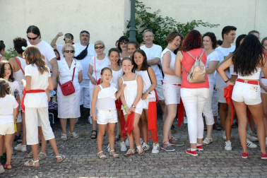 José Aristegui, María Isabel Amatriain, Miguel Ramírez y María Sagrario Vidaurreta lanzaron el cohete de Beriáin en nombre de los mayores de la localidad. Las fiestas durarán hasta el domingo