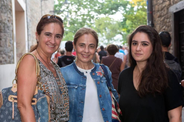 El ciclo de conciertos de Caballo Blanco continúa fiel a su cita veraniega una edición más y retorna a las tardes de los jueves tras el parón sanferminero. Conocido ya como uno de los rincones más bellos de la ciudad de Pamplona, adquiere de nuevo protagonismo con el escenario que monta en su terraza y que permite a vecinos y visitantes disfrutar de la música al aire libre. La semana pasada, llegó a sus tablas el cantante español Jimmy Barnatan and the Cocooners para deleitar al público con sus composiciones de blues.