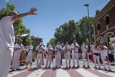Estella ha arrancado este viernes, Viernes de Gigantes, sus fiestas patronales. Los actos festivos en la ciudad del Ega se prolongarán durante siete días.