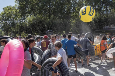 Estella ha arrancado este viernes, Viernes de Gigantes, sus fiestas patronales. Los actos festivos en la ciudad del Ega se prolongarán durante siete días.