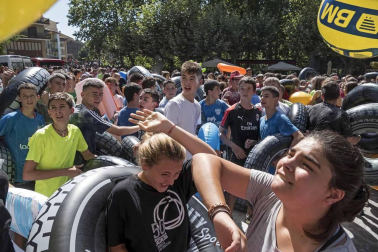 Estella ha arrancado este viernes, Viernes de Gigantes, sus fiestas patronales. Los actos festivos en la ciudad del Ega se prolongarán durante siete días.