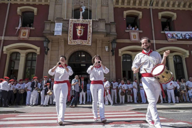 Estella ha arrancado este viernes, Viernes de Gigantes, sus fiestas patronales. Los actos festivos en la ciudad del Ega se prolongarán durante siete días.