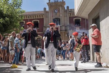 Estella ha arrancado este viernes, Viernes de Gigantes, sus fiestas patronales. Los actos festivos en la ciudad del Ega se prolongarán durante siete días.