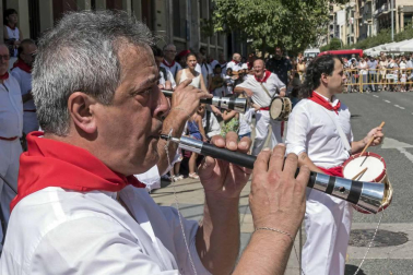 Estella ha arrancado este viernes, Viernes de Gigantes, sus fiestas patronales. Los actos festivos en la ciudad del Ega se prolongarán durante siete días.