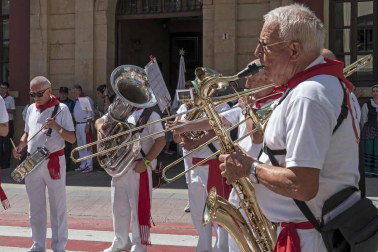 Estella ha arrancado este viernes, Viernes de Gigantes, sus fiestas patronales. Los actos festivos en la ciudad del Ega se prolongarán durante siete días.