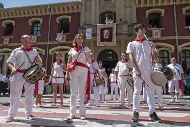 Estella ha arrancado este viernes, Viernes de Gigantes, sus fiestas patronales. Los actos festivos en la ciudad del Ega se prolongarán durante siete días.