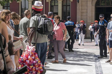 Estella ha arrancado este viernes, Viernes de Gigantes, sus fiestas patronales. Los actos festivos en la ciudad del Ega se prolongarán durante siete días.
