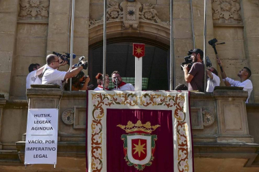 Estella ha arrancado este viernes, Viernes de Gigantes, sus fiestas patronales. Los actos festivos en la ciudad del Ega se prolongarán durante siete días.