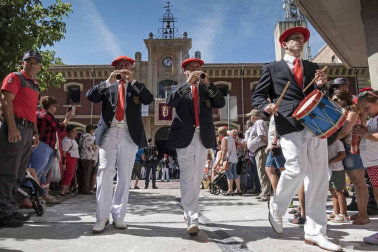 Estella ha arrancado este viernes, Viernes de Gigantes, sus fiestas patronales. Los actos festivos en la ciudad del Ega se prolongarán durante siete días.