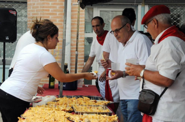 No dejan de sumarse festejos en Navarra desde el fin de los Sanfermines. El turno le llegó esta vez a la villa de San Adrián, que celebró sus fiestas patronales acompañado de la alegría y del buen ambiente. Los encierros, las degustaciones, la noche, las peñas, los fuegos artificiales, la plaza de toros, y pasar tiempo en familia o con amigos, son el atractivo de estos días. ¡Click! estuvo allí para recordarlo.
