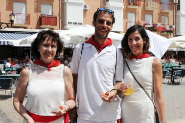 No dejan de sumarse festejos en Navarra desde el fin de los Sanfermines. El turno le llegó esta vez a la villa de San Adrián, que celebró sus fiestas patronales acompañado de la alegría y del buen ambiente. Los encierros, las degustaciones, la noche, las peñas, los fuegos artificiales, la plaza de toros, y pasar tiempo en familia o con amigos, son el atractivo de estos días. ¡Click! estuvo allí para recordarlo.