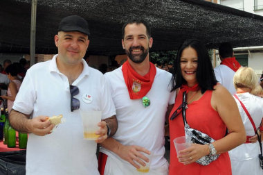 No dejan de sumarse festejos en Navarra desde el fin de los Sanfermines. El turno le llegó esta vez a la villa de San Adrián, que celebró sus fiestas patronales acompañado de la alegría y del buen ambiente. Los encierros, las degustaciones, la noche, las peñas, los fuegos artificiales, la plaza de toros, y pasar tiempo en familia o con amigos, son el atractivo de estos días. ¡Click! estuvo allí para recordarlo.