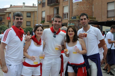 No dejan de sumarse festejos en Navarra desde el fin de los Sanfermines. El turno le llegó esta vez a la villa de San Adrián, que celebró sus fiestas patronales acompañado de la alegría y del buen ambiente. Los encierros, las degustaciones, la noche, las peñas, los fuegos artificiales, la plaza de toros, y pasar tiempo en familia o con amigos, son el atractivo de estos días. ¡Click! estuvo allí para recordarlo.