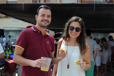 No dejan de sumarse festejos en Navarra desde el fin de los Sanfermines. El turno le llegó esta vez a la villa de San Adrián, que celebró sus fiestas patronales acompañado de la alegría y del buen ambiente. Los encierros, las degustaciones, la noche, las peñas, los fuegos artificiales, la plaza de toros, y pasar tiempo en familia o con amigos, son el atractivo de estos días. ¡Click! estuvo allí para recordarlo.