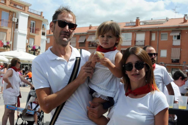 No dejan de sumarse festejos en Navarra desde el fin de los Sanfermines. El turno le llegó esta vez a la villa de San Adrián, que celebró sus fiestas patronales acompañado de la alegría y del buen ambiente. Los encierros, las degustaciones, la noche, las peñas, los fuegos artificiales, la plaza de toros, y pasar tiempo en familia o con amigos, son el atractivo de estos días. ¡Click! estuvo allí para recordarlo.