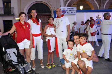 Para despedir el mes de julio, Tudela celebró del 24 al 30 sus fiestas en honor a Santa Ana. Este año, los tudelanos disfrutaron de su penúltimo día festivo con la alegría, el color y el buen ambiente de sus actos más emblemáticos. El quinto torico de fuego reunió a mayores y pequeños en la Plaza de los Fueros y ¡Click! no se lo quiso perder.