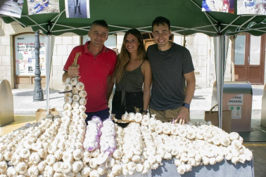 La relación entre Falces y el ajo se remonta al S. XVII cuando sus gentes introdujeron a sus platos este fruto nuevo. Su decisión acabó haciendo de esta localidad una de las más importantes en su producción y, a día de hoy, tiene una jornada dedicada a él. ¡Click! la disfrutó junto a los falcesinos de la VII edición.